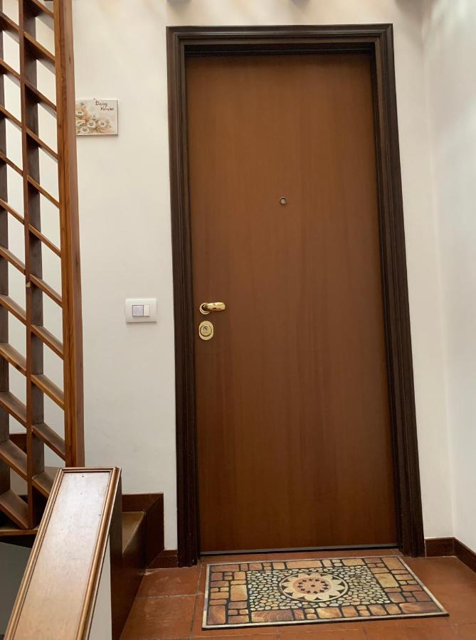 סאלו Daisy House: Nice Attic In The Historical Center מראה חיצוני תמונה